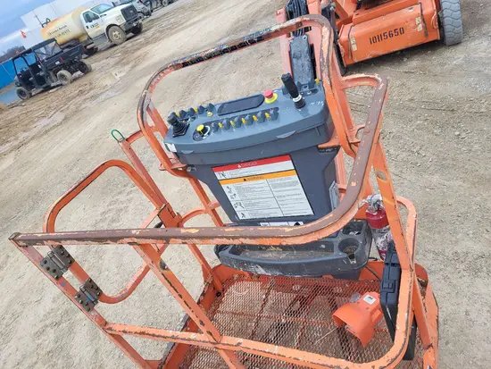 2013 JLG E400AJPN Articulating Boom Lift