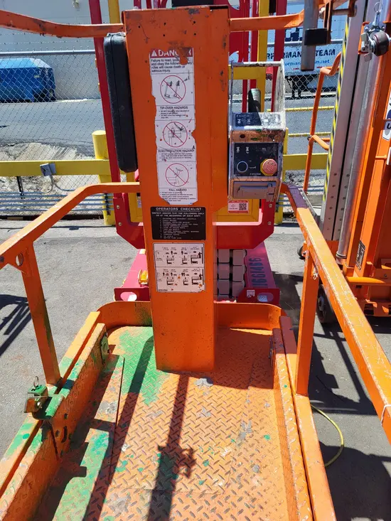 2019 Snorkel TM12E Self-Propelled One-Person Lift