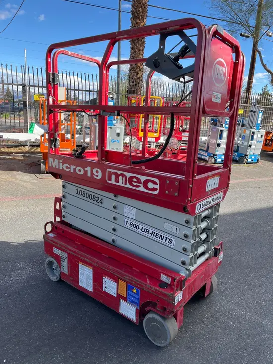 2018 MEC MICRO 19 Scissor Lift