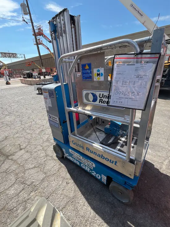 2018 MEC MICRO 19 Scissor Lift