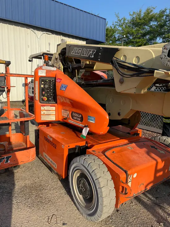 2017 JLG E400AJPN Articulating Boom Lift