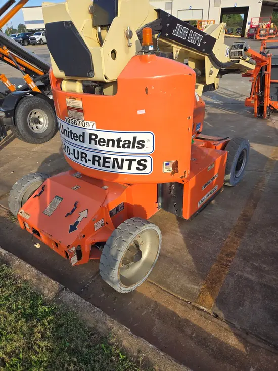 2017 JLG E400AJPN Articulating Boom Lift