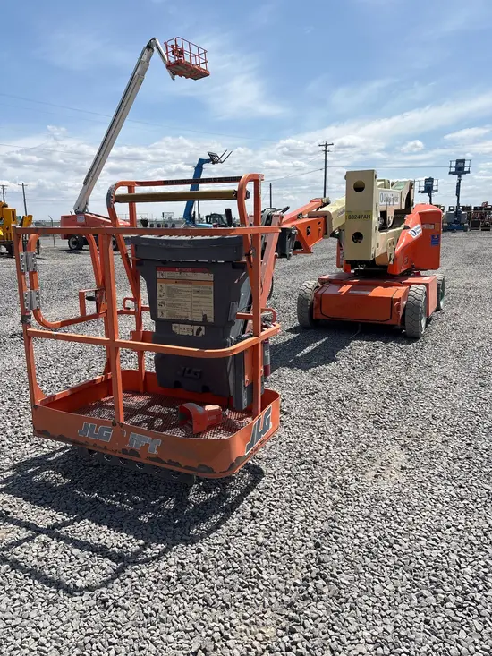 2016 JLG E400AJPN Articulating Boom Lift