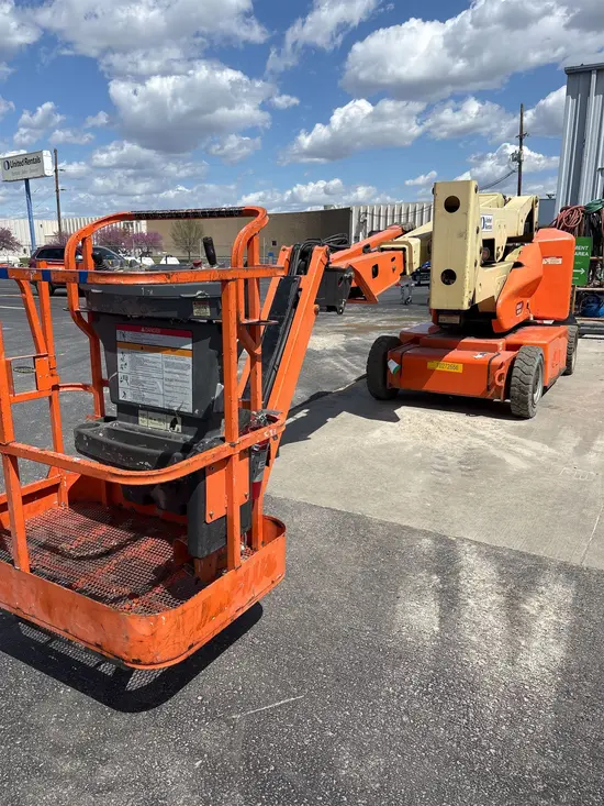 2014 JLG E400AJPN Articulating Boom Lift