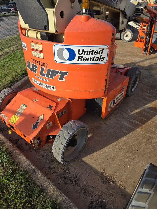 2015 JLG E400AJPN Articulating Boom Lift
