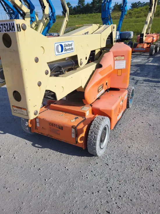 2014 JLG E400AJPN Articulating Boom Lift