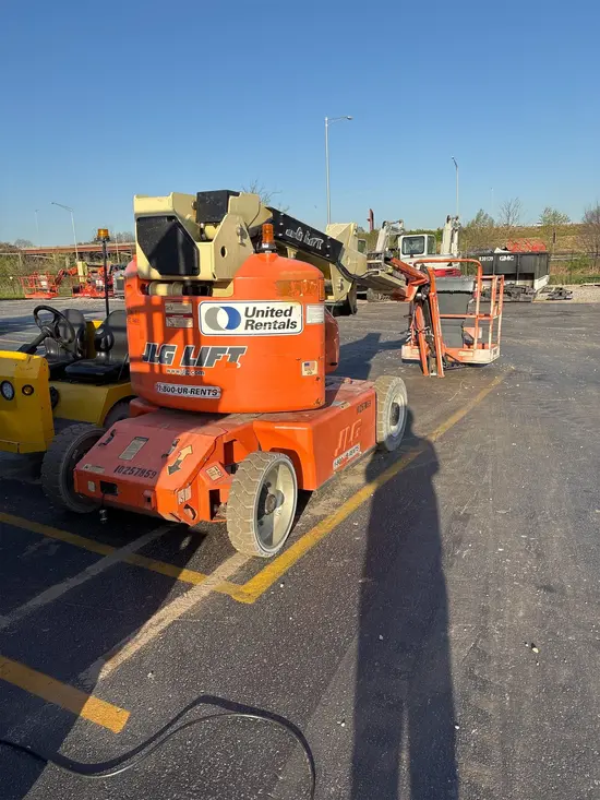 2014 JLG E400AJPN Articulating Boom Lift