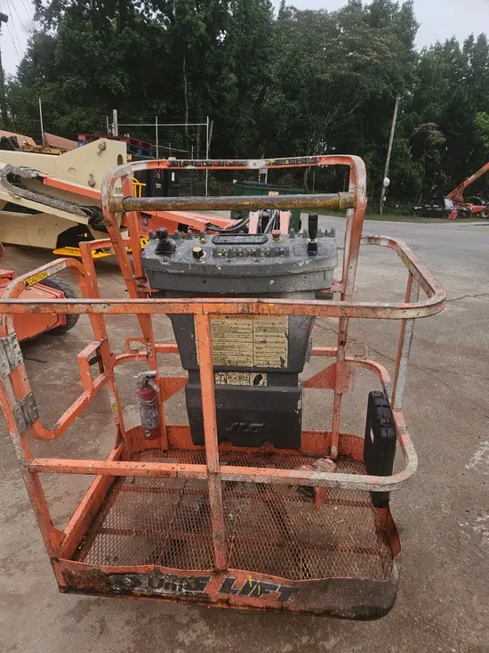 2016 JLG E400AJPN Articulating Boom Lift