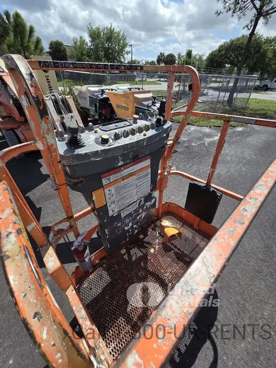 2016 JLG E400AJPN Articulating Boom Lift