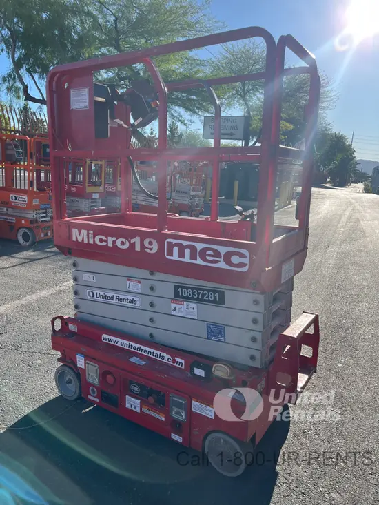 2018 MEC MICRO 19 Scissor Lift