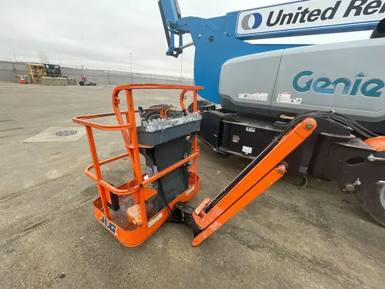 2016 JLG E400AJPN Articulating Boom Lift