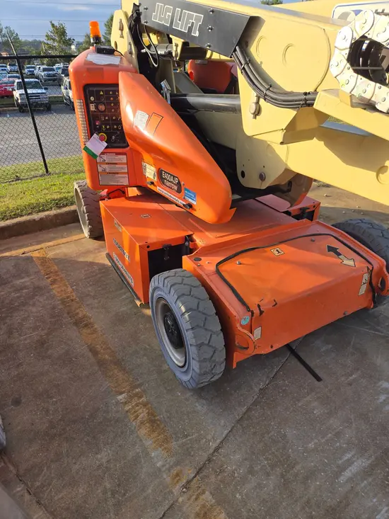 2017 JLG E400AJPN Articulating Boom Lift