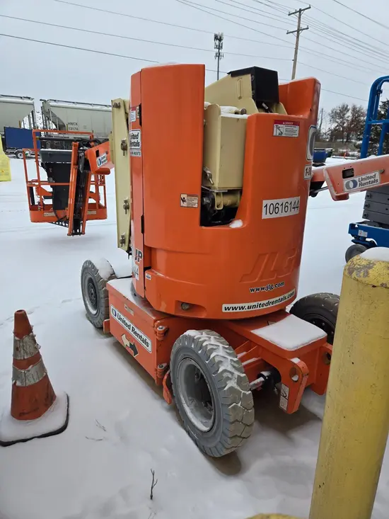 2017 JLG E300AJP Articulating Boom Lift