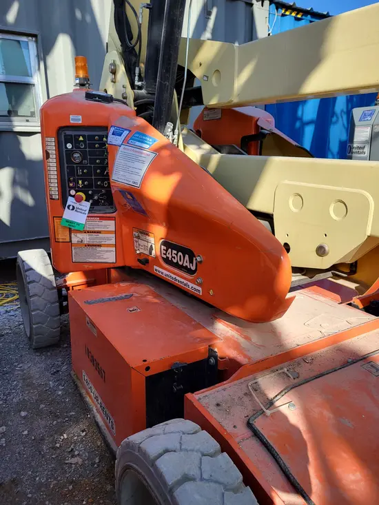 2015 JLG E450AJ Articulating Boom Lift