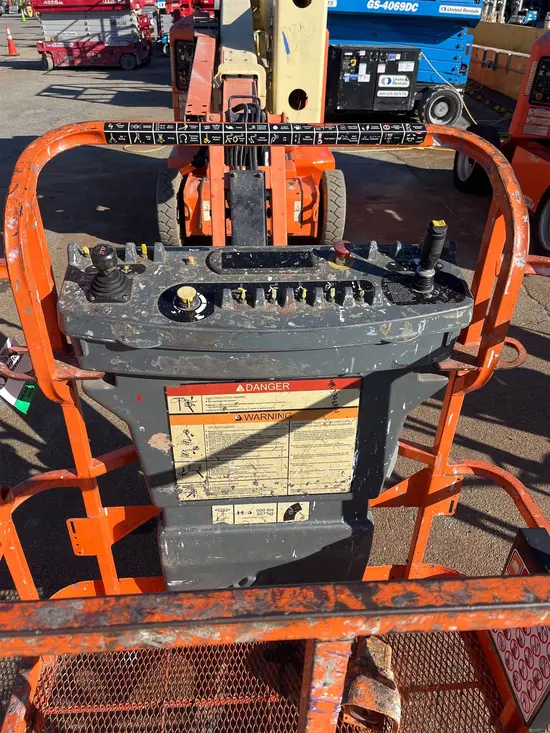 2013 JLG E400AJPN Articulating Boom Lift