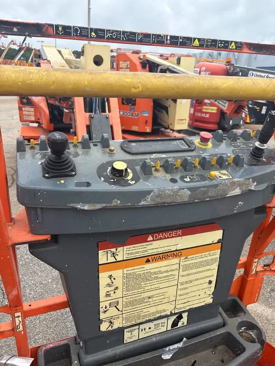 2017 JLG E400AJPN Articulating Boom Lift