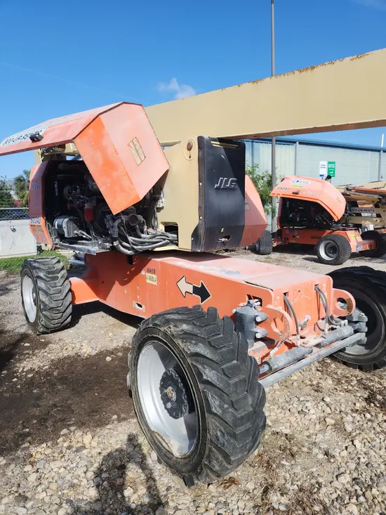 2017 JLG 800AJ Articulating Boom Lift