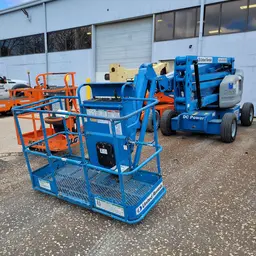 2013 Genie Z-45/25J DC Articulating Boom Lift