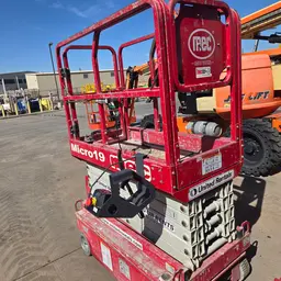 2018 MEC MICRO 19 Scissor Lift
