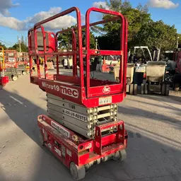 2018 MEC MICRO 19 Scissor Lift