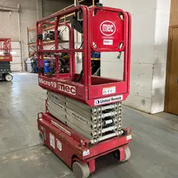 2018 MEC MICRO 19 Scissor Lift