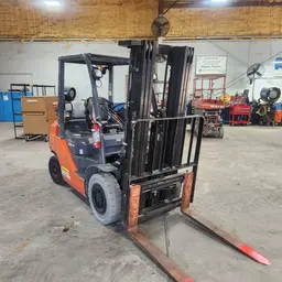 2016 Toyota 8FGU25 Warehouse Forklift