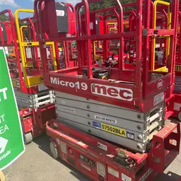 2018 MEC MICRO 19 Scissor Lift