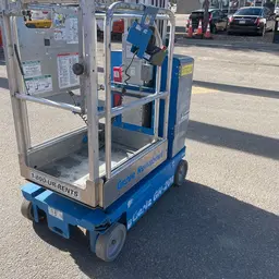 2018 Genie GR-20 Self-Propelled One-Person Lift