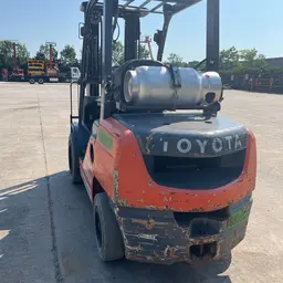 2018 Toyota 8FGU30 Warehouse Forklift