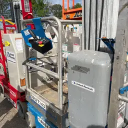 2017 Genie GR-20 Self-Propelled One-Person Lift