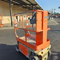 2018 JLG 1230ES Self-Propelled One-Person Lift