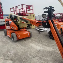 2017 JLG E400AJPN Articulating Boom Lift