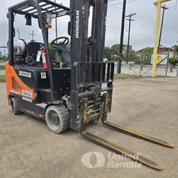 2017 Doosan GC18S-5 Warehouse Forklift