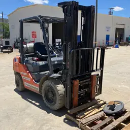 2018 Toyota 8FGU30 Warehouse Forklift