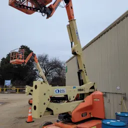 2013 JLG E400AJPN Articulating Boom Lift