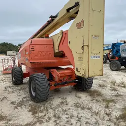 2013 JLG 800AJ Articulating Boom Lift