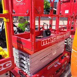 2018 MEC MICRO 19 Scissor Lift