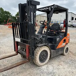 2022 Doosan G25E-7DF Warehouse Forklift