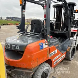2019 Toyota 8FGU30 Warehouse Forklift