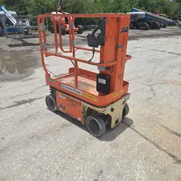 2017 JLG 1230ES Self-Propelled One-Person Lift